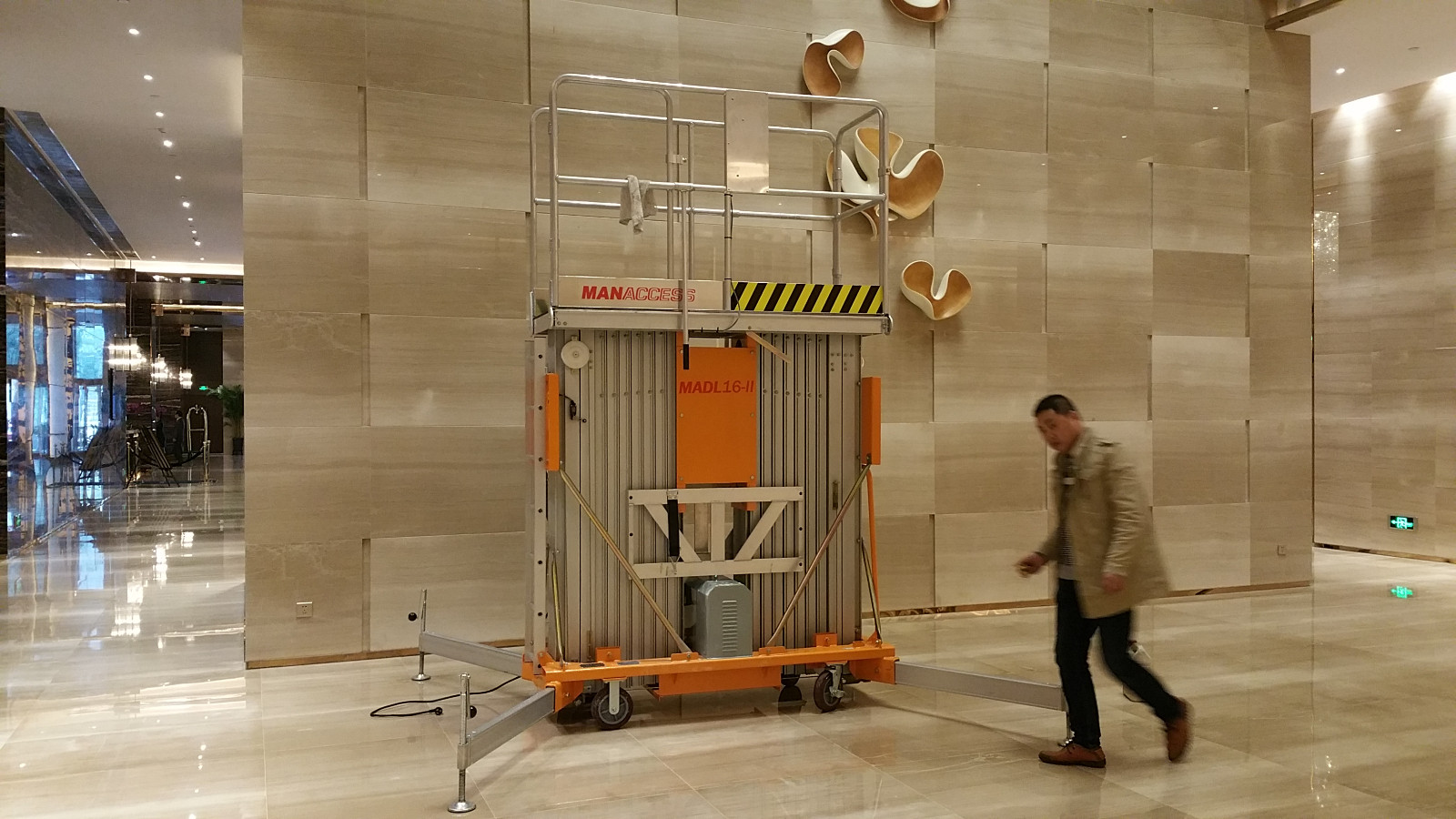 曼克斯雙桅柱鋁合金升降機 曼克斯雙桅柱鋁合金升降機